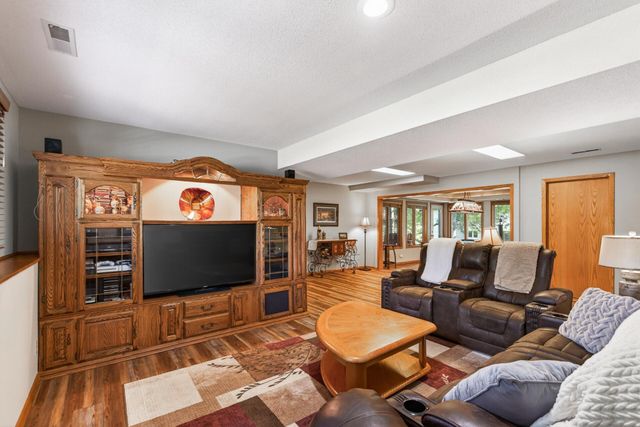 4500 Ranchview Lane N, Plymouth, MN 55446