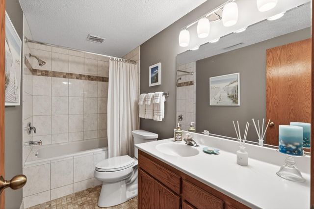 4500 Ranchview Lane N, Plymouth, MN 55446
