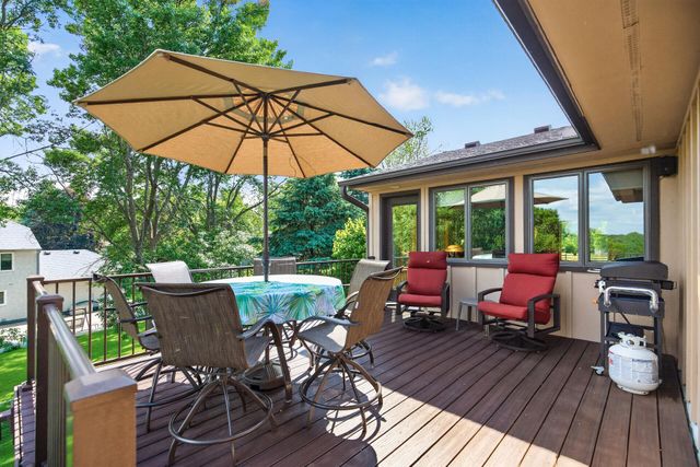 4500 Ranchview Lane N, Plymouth, MN 55446