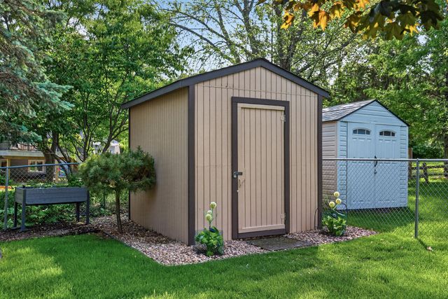 4500 Ranchview Lane N, Plymouth, MN 55446