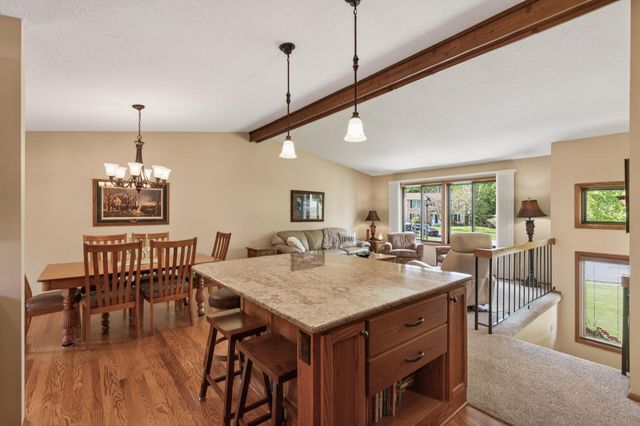 4500 Ranchview Lane N, Plymouth, MN 55446