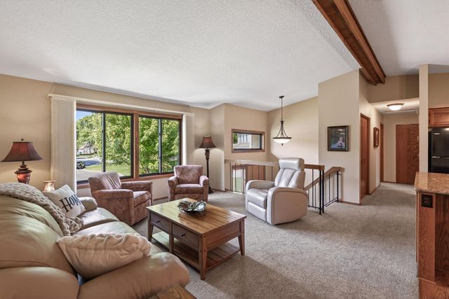 4500 Ranchview Lane N, Plymouth, MN 55446