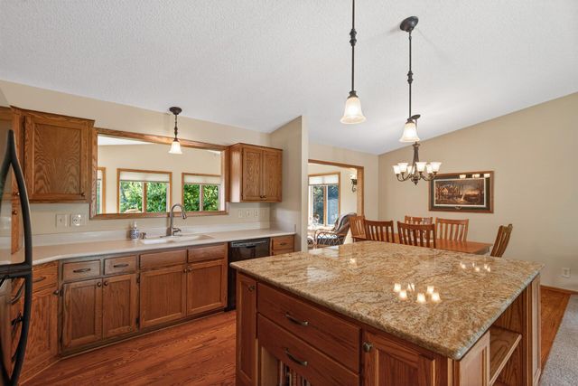 4500 Ranchview Lane N, Plymouth, MN 55446