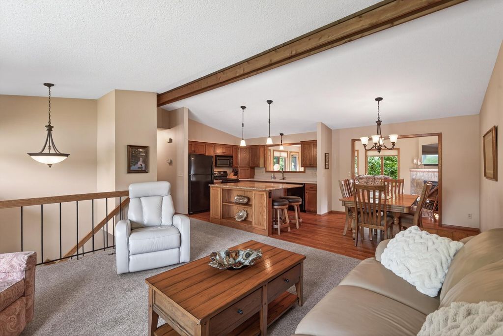 4500 Ranchview Lane N, Plymouth, MN 55446