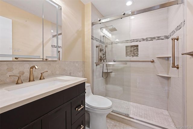 100 Daly 1613, Oceanside, NY 11572