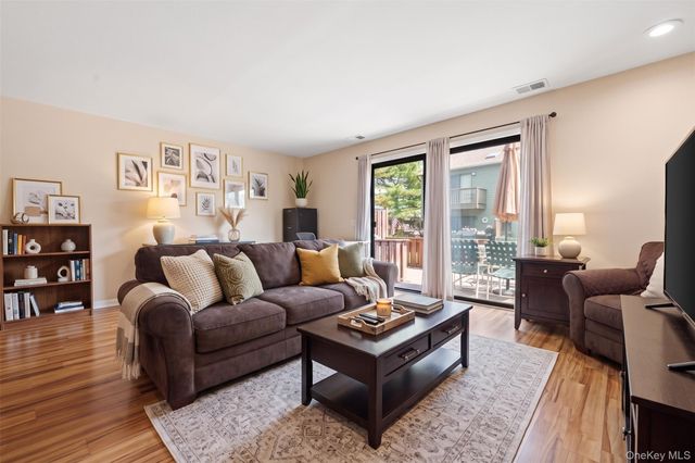 100 Daly 1613, Oceanside, NY 11572