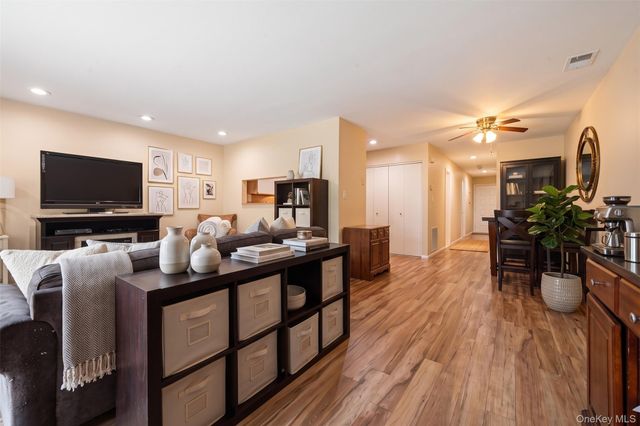 100 Daly 1613, Oceanside, NY 11572