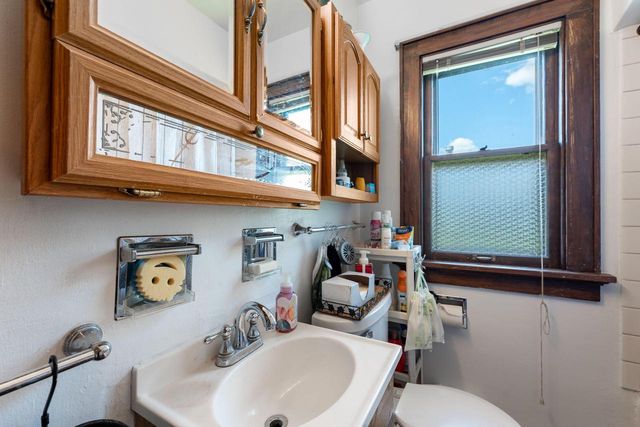 2719 E Holmes AVENUE, Cudahy, WI 53110