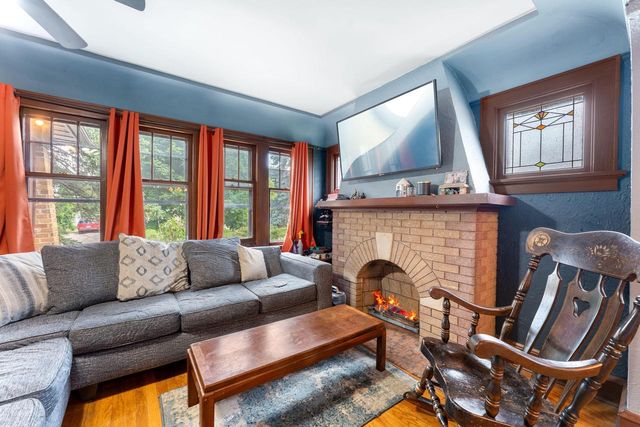 2719 E Holmes AVENUE, Cudahy, WI 53110