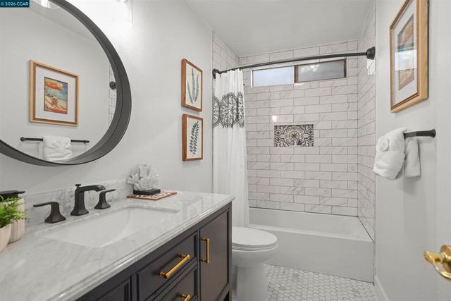 2 Donegal Way, Martinez, CA 94553