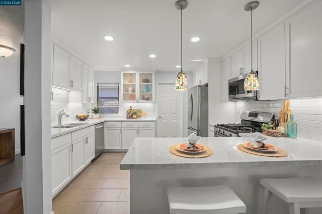 2 Donegal Way, Martinez, CA 94553