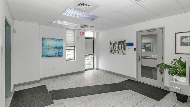 1515 E 52nd Place 206, Chicago, IL 60615
