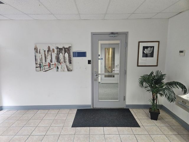 1515 E 52nd Place 206, Chicago, IL 60615