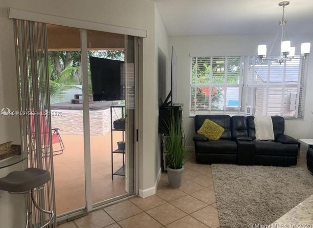 2240 NE 37th Ter, Homestead, FL 33033