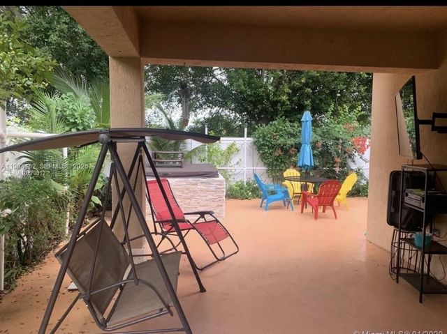 2240 NE 37th Ter, Homestead, FL 33033