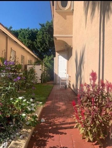 2240 NE 37th Ter, Homestead, FL 33033