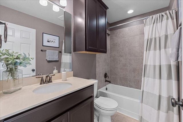 2443 Iniesta Lane, League City, TX 77573