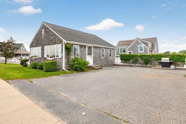 424 Grand Avenue, Falmouth, MA 02540