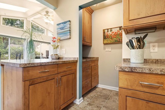 3929 S Lake DRIVE, Saint Francis, WI 53235