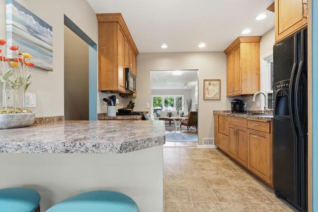 3929 S Lake DRIVE, Saint Francis, WI 53235