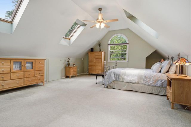 3929 S Lake DRIVE, Saint Francis, WI 53235