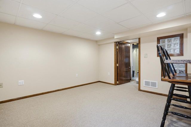 3929 S Lake DRIVE, Saint Francis, WI 53235