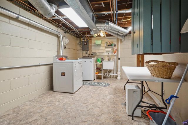3929 S Lake DRIVE, Saint Francis, WI 53235