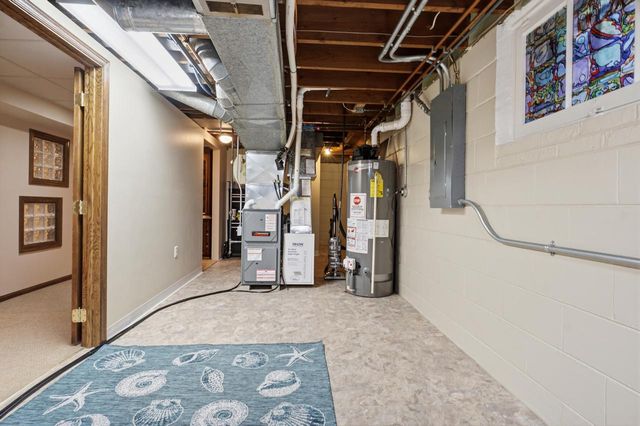 3929 S Lake DRIVE, Saint Francis, WI 53235