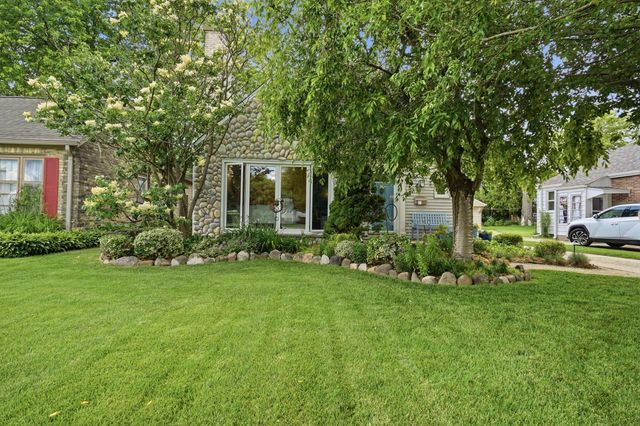 3929 S Lake DRIVE, Saint Francis, WI 53235