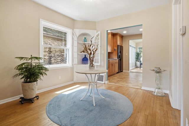 3929 S Lake DRIVE, Saint Francis, WI 53235