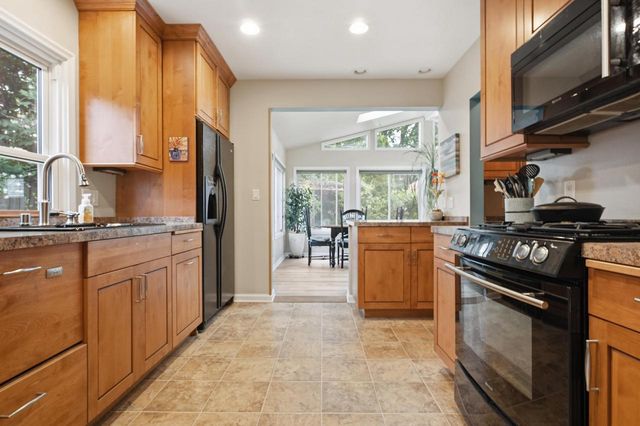 3929 S Lake DRIVE, Saint Francis, WI 53235