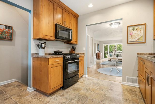 3929 S Lake DRIVE, Saint Francis, WI 53235