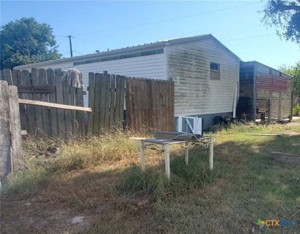 104 N Maple Avenue, Seadrift, TX 77983