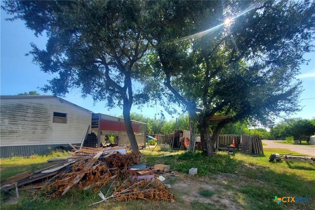 104 N Maple Avenue, Seadrift, TX 77983