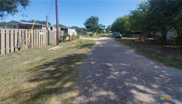 104 N Maple Avenue, Seadrift, TX 77983