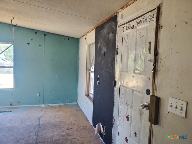 104 N Maple Avenue, Seadrift, TX 77983