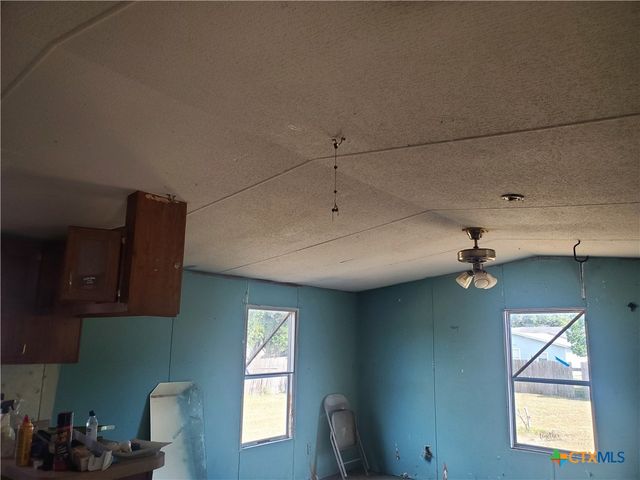 104 N Maple Avenue, Seadrift, TX 77983