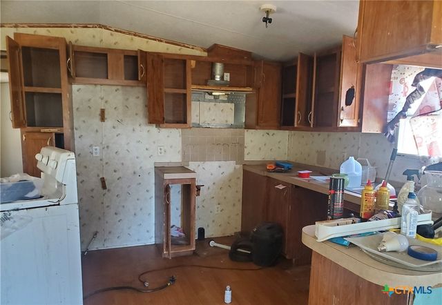 104 N Maple Avenue, Seadrift, TX 77983