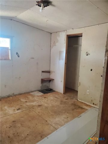 104 N Maple Avenue, Seadrift, TX 77983