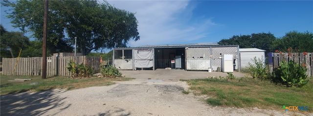 104 N Maple Avenue, Seadrift, TX 77983