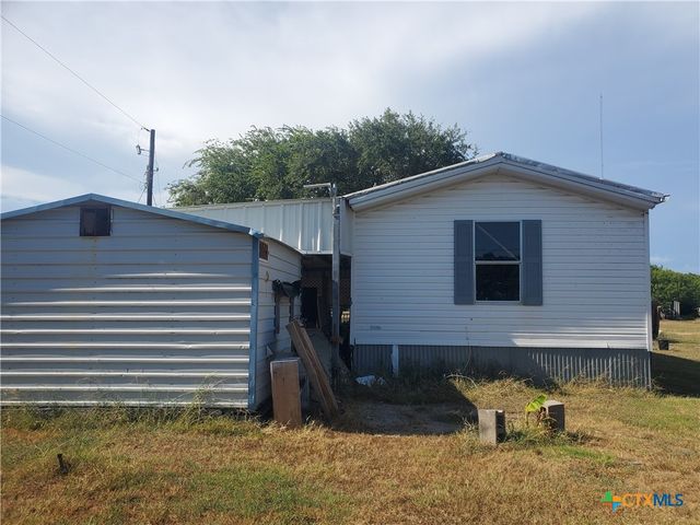 104 N Maple Avenue, Seadrift, TX 77983