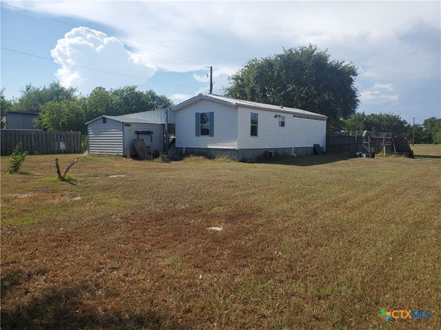 104 N Maple Avenue, Seadrift, TX 77983