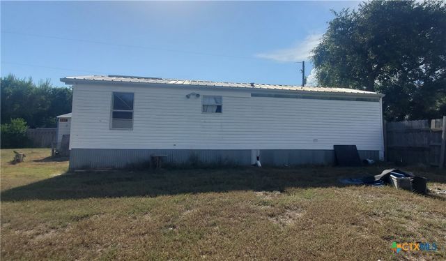 104 N Maple Avenue, Seadrift, TX 77983