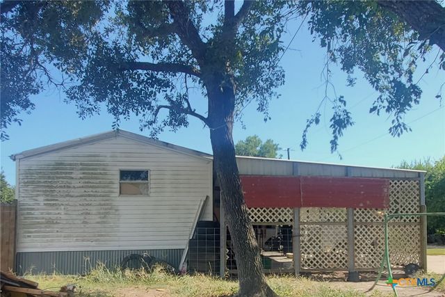 104 N Maple Avenue, Seadrift, TX 77983