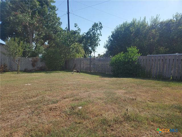 104 N Maple Avenue, Seadrift, TX 77983