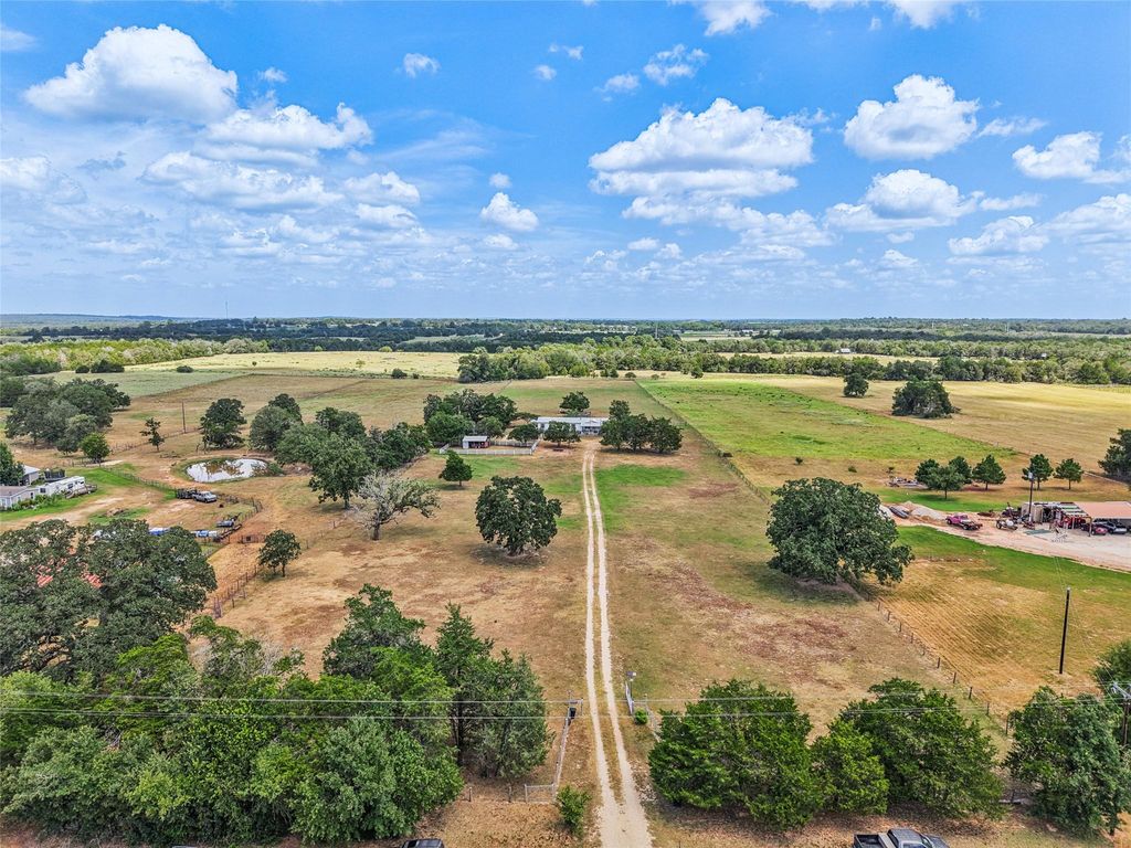 372 Hofferek RD, Rosanky, TX 78953
