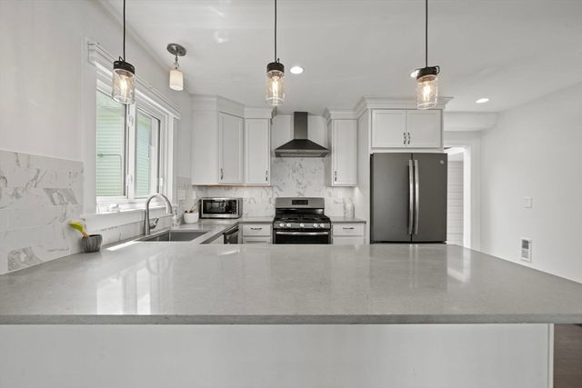 32 Maple Ave, Nahant, MA 01908