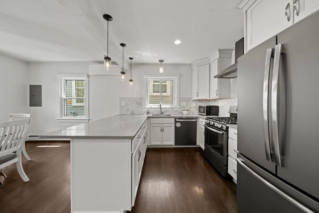 32 Maple Ave, Nahant, MA 01908