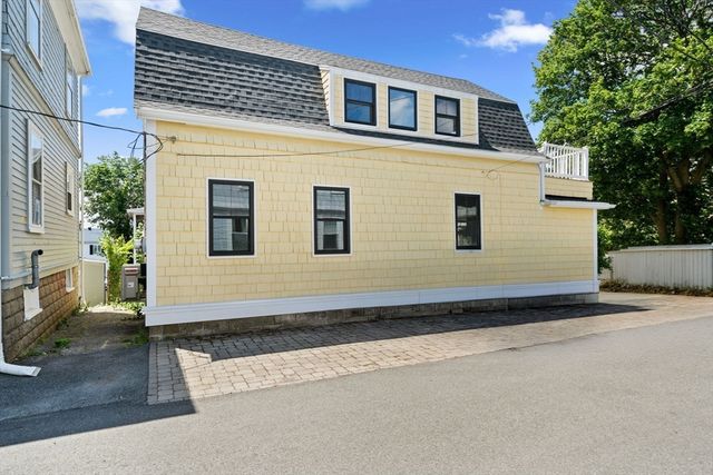 32 Maple Ave, Nahant, MA 01908
