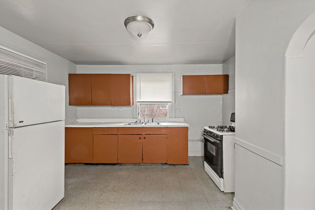 13827 S Wentworth Avenue, Riverdale, IL 60827